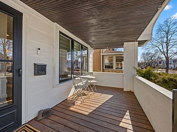 3rd image of 5711 N Karlov Ave
