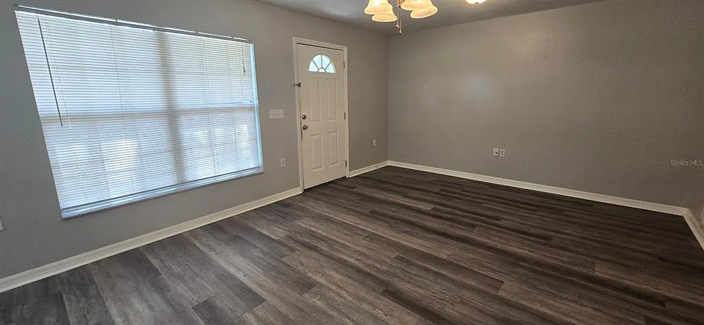 3 bed, 2.0 bath, 1087 sqft, $1,345 — Photo 3