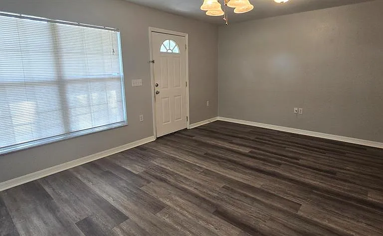 2605 NE 22nd Ave — Photo 3