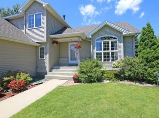 16765 Hemlock Ct, Lakeville, MN 55044