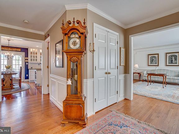 4th image of 10 Averil Ct