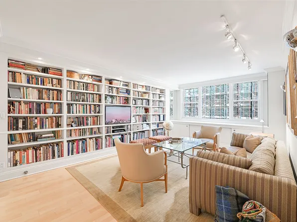 77 7th Ave APT 8D, New York, NY 10011