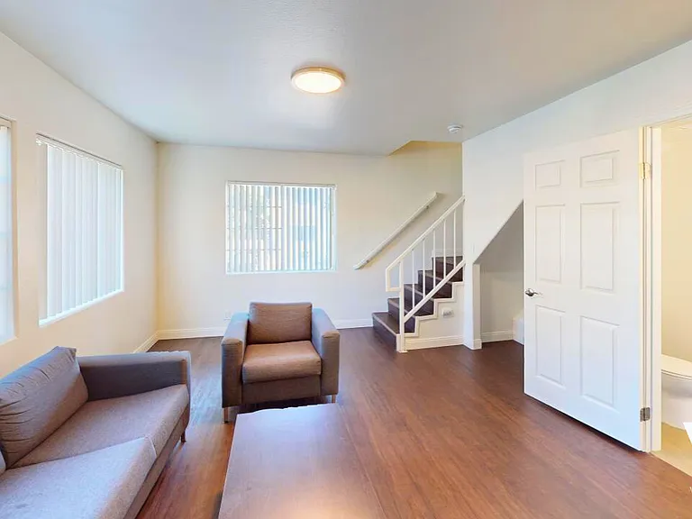 Portland Place Townhomes — Photo 7