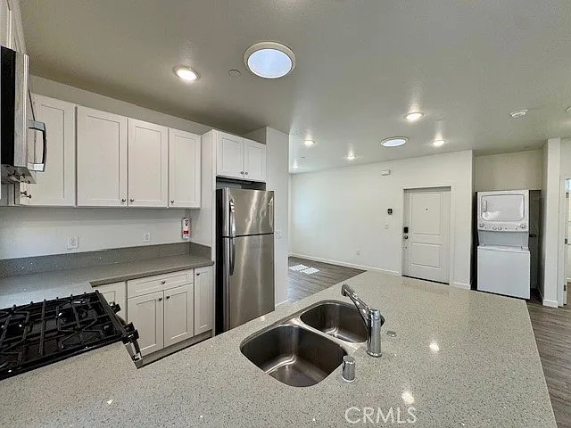 1210 1/2 Fedora St — Photo 11