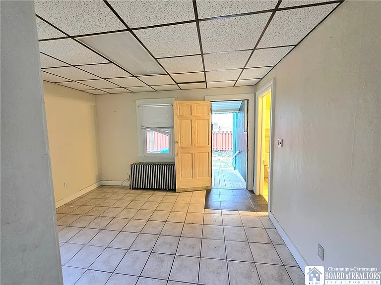 329 Crossman St — Photo 3