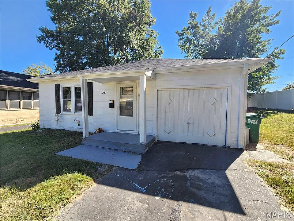 128 Deane Ct