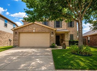 8928 Winding Valley Dr, Fort Worth, TX 76244