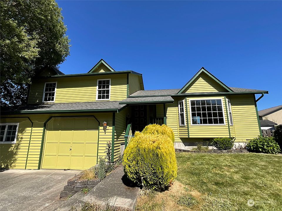 1st image of 330 SE Fisher Court