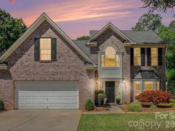409 Dutchmans Meadow Dr, Mount Holly, NC 28120