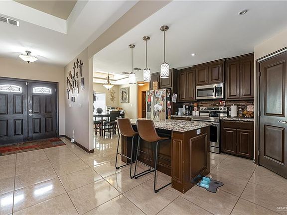 4th image of 2400 Jay Dr