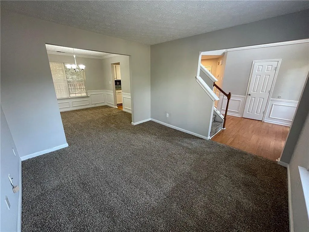 3 bed, 2.5 bath, 2054 sqft, $2,300 — Photo 4