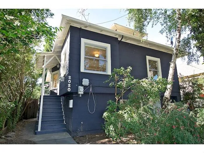 2020 Essex St photo 1