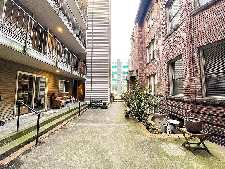 Madison Court — Photo 27