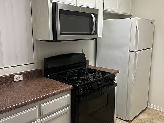 4th image of 15332 Weddington St APT 11