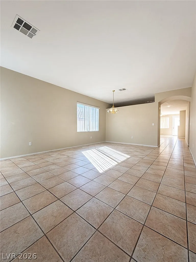 3 bed, 2.0 bath, 1622 sqft, $2,100 — Photo 3
