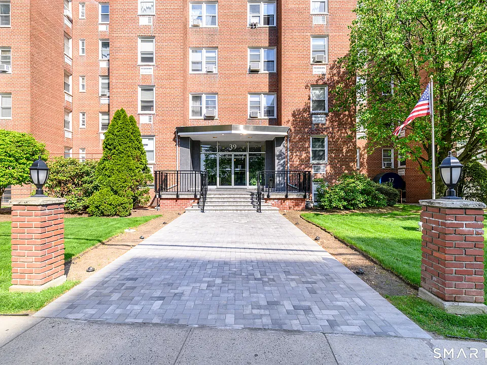 39 Glenbrook Rd #1Y