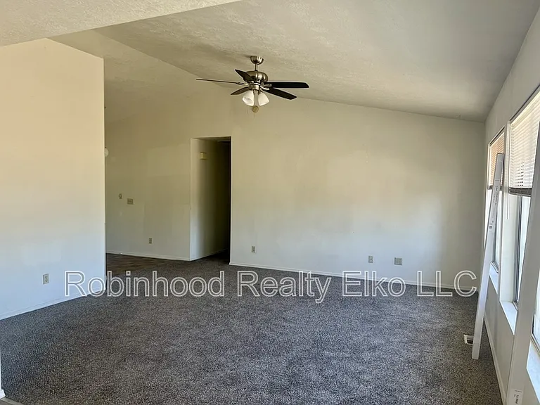 132 Flora Pl — Photo 8