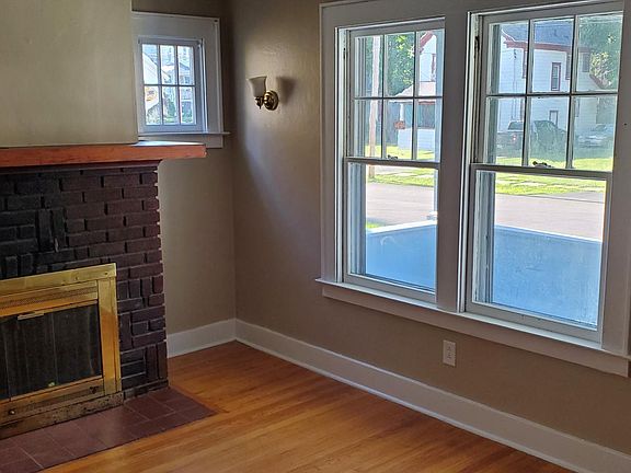 4th image of 227 Marguerite Ave