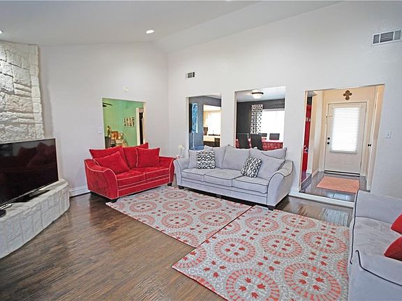 4th image of 1834 Lewis Dr