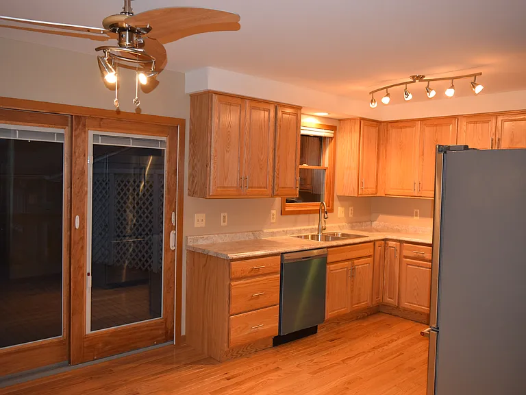 1140 Hull Ave — Photo 11