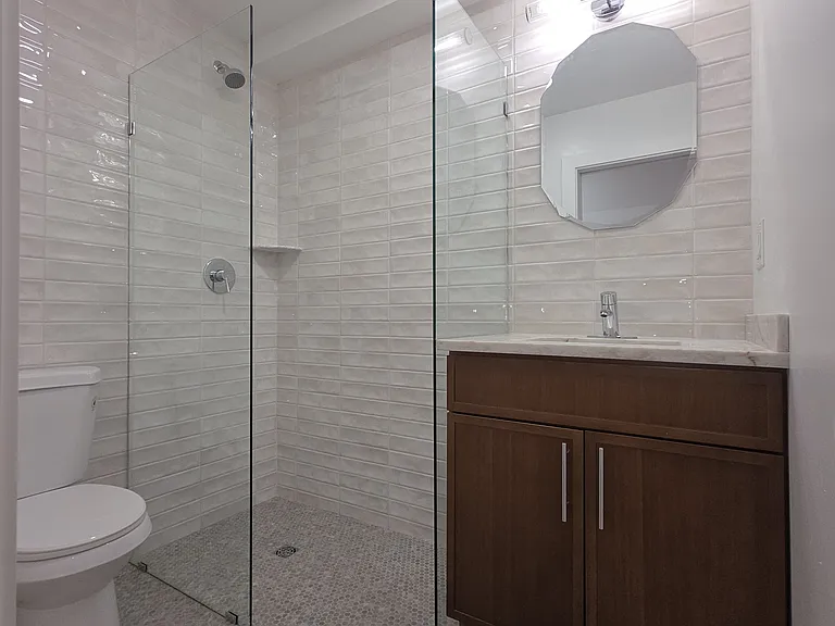 290 Leslie St #3 — Photo 9