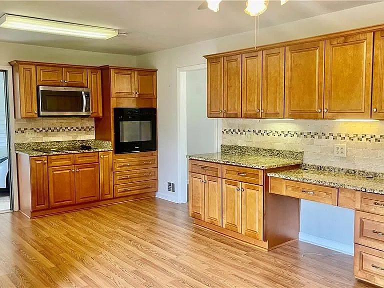 886 Killian Hill Rd — Photo 3