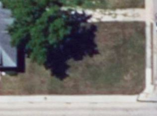 1226 Peoria St, Peru, IL 61354