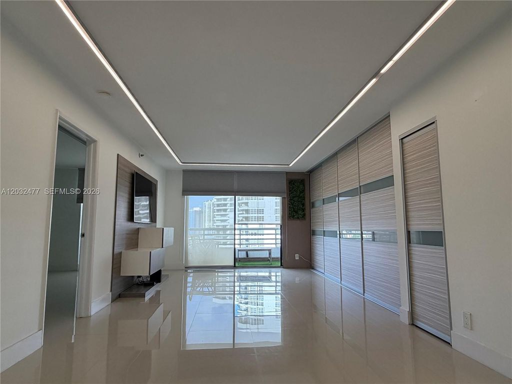 Apartment in Aventura, Miami-Dade - More