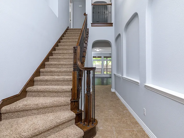 305 Dorset Ct — Photo 25