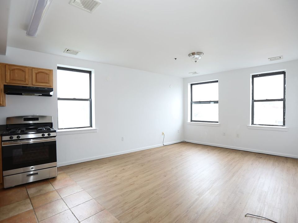 1st image of 39 Lincoln Park #3A