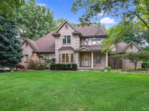 9065 Moonlight Bay, Pinckney, MI 48169