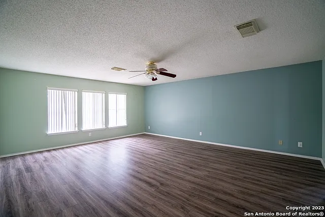 22047 Kenton Knl — Photo 20