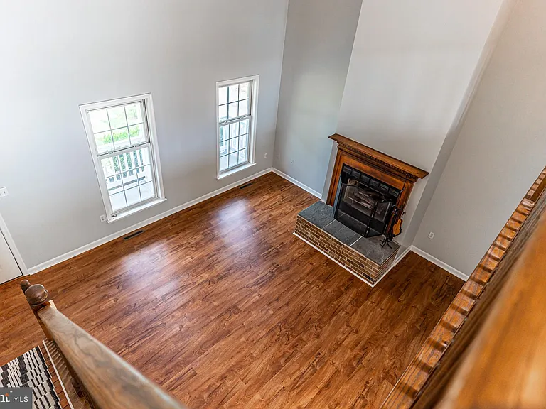121 Nottingham Ct — Photo 27
