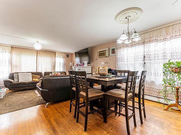 5th image of 2826 N 72nd Ct