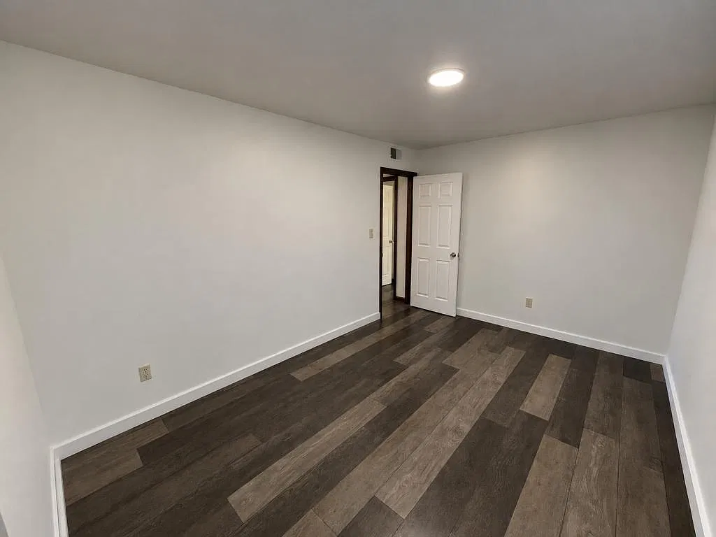 718 Renshaw Ave — Photo 2
