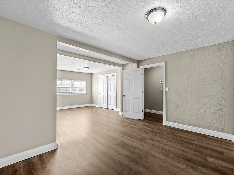 1805 NW Dearborn Ave — Photo 19