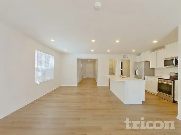 2503 Trollinger Dr — Photo 4