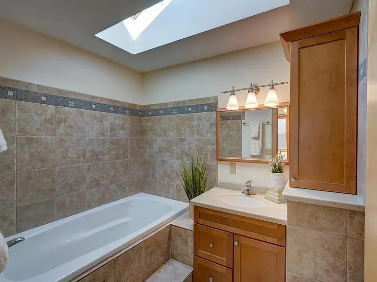 1513 Deerwood Dr — Photo 10