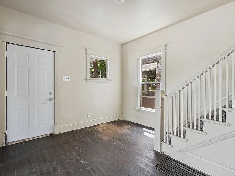 135 E Bowman St — Photo 14