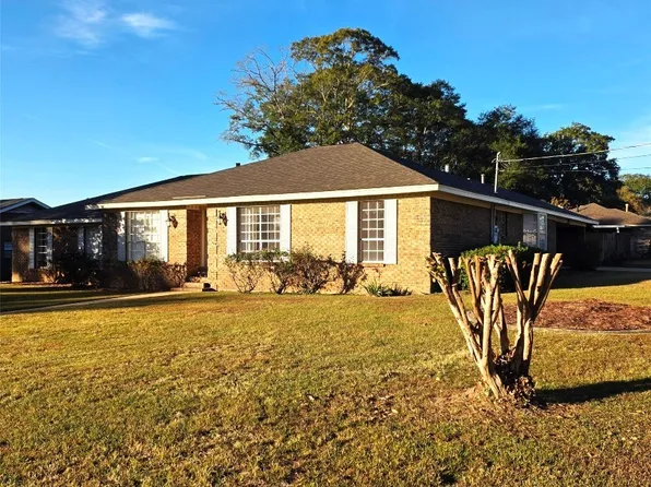 213 Gail St, Prattville, AL 36066