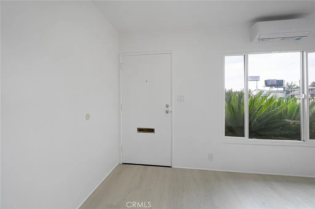 1 bed, 650 sqft, $2,100 — Photo 3