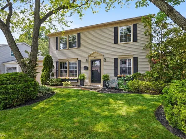 923 Barnes Ave, Cuyahoga Falls, OH 44221