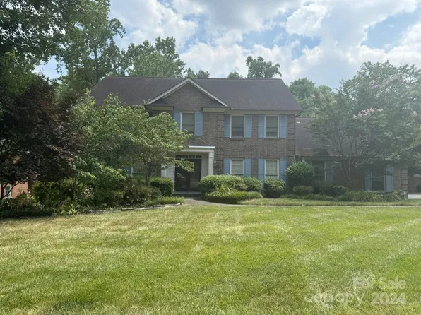 3110 Chaucer Dr, Charlotte, NC 28210