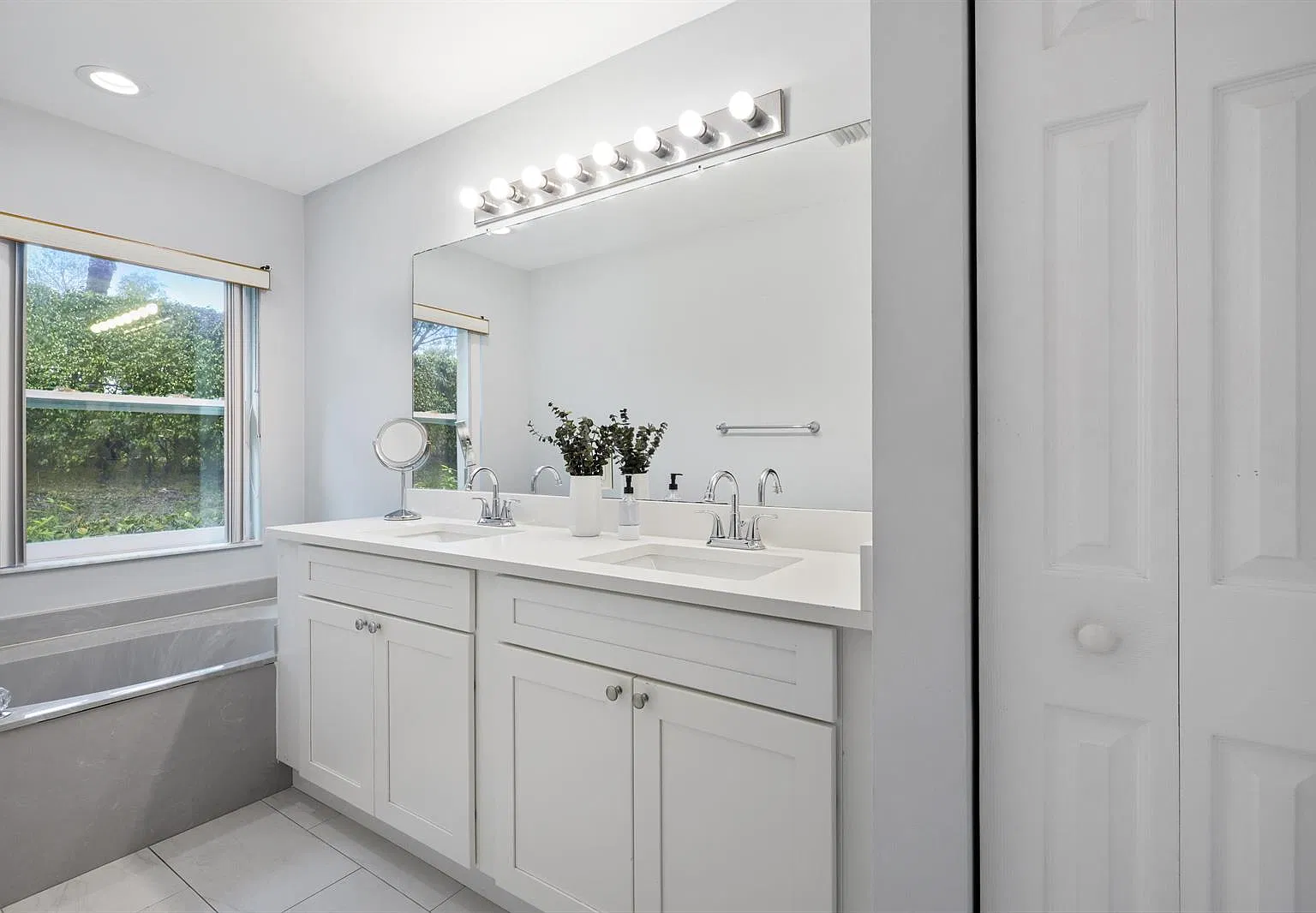 3 bed, 2.0 bath, $3,200 — Photo 2