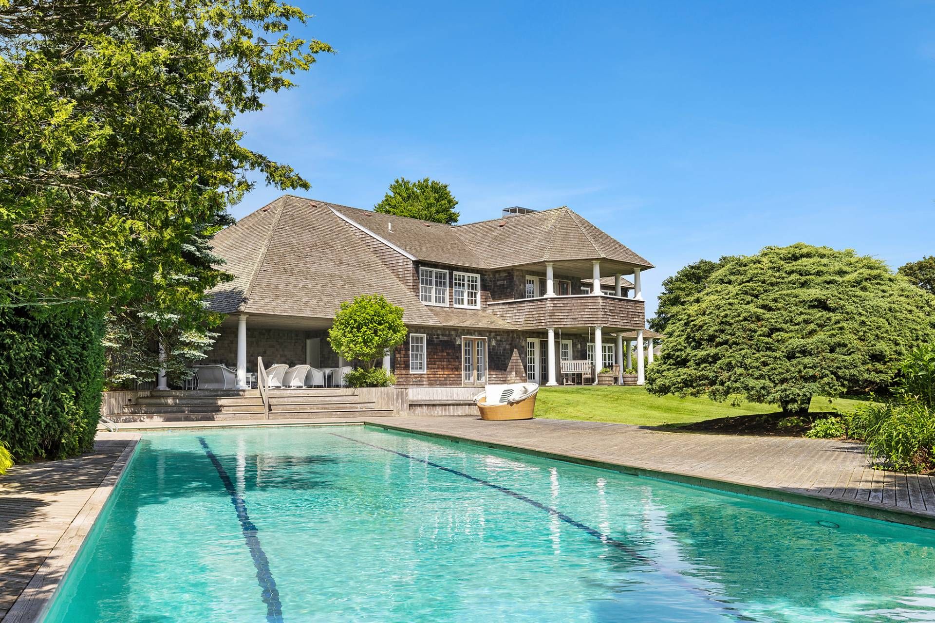 84 Wainscott Hollow Rd in Wainscott Out East