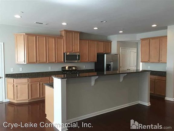2nd image of 902 Linden Isle Dr