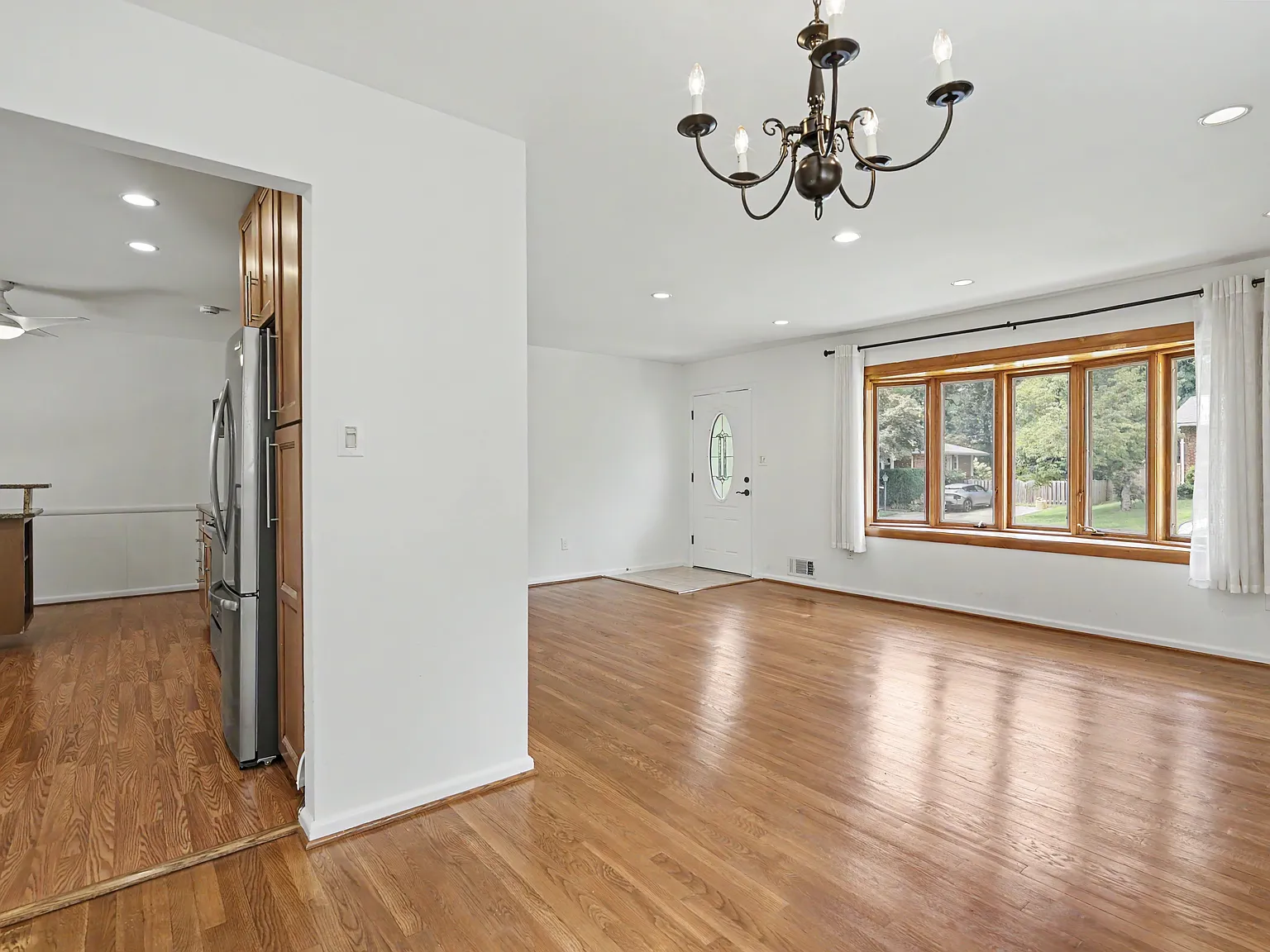 3 bed, 1880 sqft, $3,450 — Photo 3