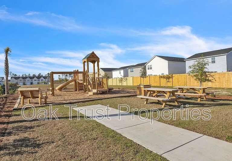 726 Ridgley Dr — Photo 24