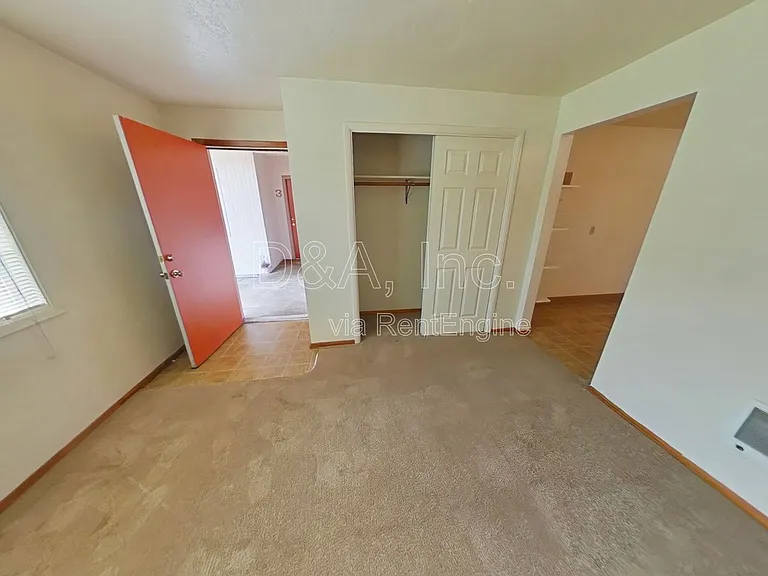 960 NW Cleveland Ave #1 — Photo 2