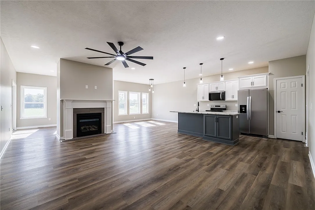 3 bed, 2.5 bath, 1506 sqft, $3,200 — Photo 4